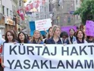 Φωτογραφία για Χιλιάδες γυναίκες κατά Ερντογάν για τις αμβλώσεις
