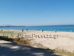 Φωτογραφία για Πρέβεζα: Καθάρισαν την ακτή στο Μονολίθι