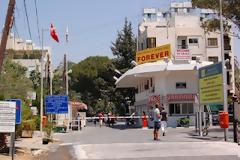 Κύπρος: άνεργοι Έλληνες μικροπωλητές στα κατεχόμενα για ένα πιάτο φαγητό