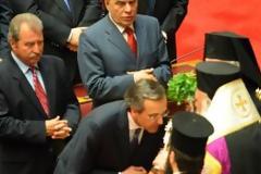 Σαμαράς: Το Άγιο Πνεύμα θα μας δυναμώσει για τις αρχές και τις αξίες της Πατρίδας