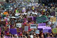 Μαζική διαδήλωση κατά της πλήρους απαγόρευσης των αμβλώσεων στην Τουρκία