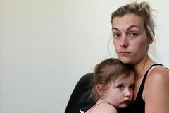 Δίχρονη τρυπήθηκε από χρησιμοποιημένη σύριγγα στο πάρκο!