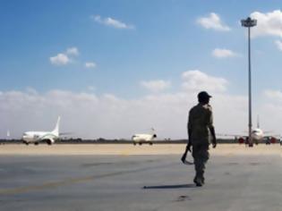 Φωτογραφία για Λιβύη: Ένοπλοι περικύκλωσαν το αεροδρόμιο της Τρίπολης