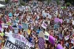 Μαζικές διαδηλώσεις γυναικών στην Τουρκία
