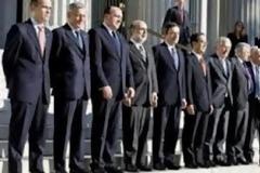 Οι G7 με το πιστόλι στον κρόταφο