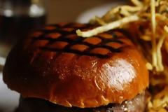 Το τέλειο classic burger σε 3 βήματα