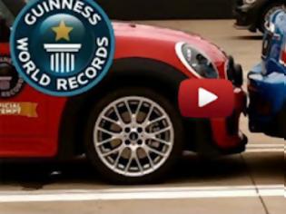 Φωτογραφία για Νέο παγκόσμιο ρεκόρ παρκαρίσματος σε στενό χώρο [video]