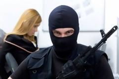 ΣΟΚ: Φίλησε τους… ληστές της!