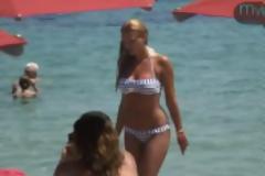 ΝΑΤΑΛΙ ΘΑΝΟΥ: Σε ΒΙΝΤΕΟ οι βουτιές της στη Μύκονο και το κορμί της που κόβει την ανάσα!