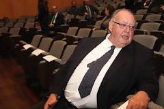 Μετά το «γραβάτας εγκώμιον» ο Πάγκαλος σωφρονίζει τους χοντρούς!