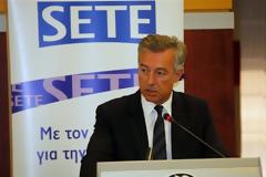 Πτώση τουριστικών εσόδων ως 15%