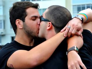 Φωτογραφία για ΣΥΡΙΖΑ: Δικαίωμα στην οικογένεια και για τους ομοφυλόφιλους