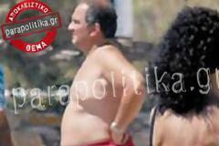 Έβγαλε την κορμάρα του στην παραλία ο Καραμανλής [ΦΩΤΟ]
