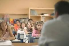 Το σχολείο της δραχμής στο σποτ της ΝΔ όπως το είδε ένας καθηγητής.Ένα σκληρό άρθρο