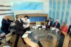 Ο Κασιδιάρης χτύπησε στον αέρα τη Λιάνα Κανέλλη