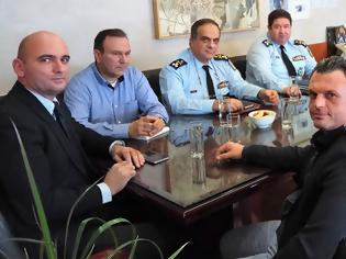 Φωτογραφία για Η Ένωση Κέρκυρας με το Γραμματέα ΔΣ της ΠΟΑΣΥ σε σύσκεψη με βουλευτές στο Υπουργείο