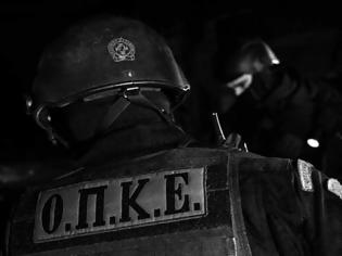 Φωτογραφία για Αστυνομικοί κατάφεραν να «αναχαιτίσουν» 200 αντιεξουσιαστές στο κέντρο της Αθήνας