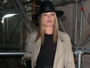 Φωτογραφία για Kate Moss: Ήμουν κοντή, είχα περίεργα δόντια και σίγουρα δεν ήμουν το ωραιότερο κορίτσι του σχολείου