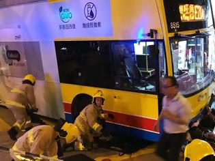Φωτογραφία για Χονγκ Κονγκ: Ανετράπη διώροφο λεωφορείο