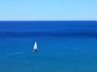 Φωτογραφία για Γιατί η θάλασσα έχει χρώμα ενώ το νερό είναι διάφανο;