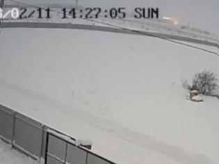 Φωτογραφία για Αεροπορική τραγωδία στη Μόσχα: Ντοκουμέντο - Η στιγμή που το αεροπλάνο συντρίβεται στο έδαφος [video]