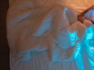Φωτογραφία για Αγκαλιά με το κινητό στο κρεβάτι οι Ελληνες -Τι δείχνει έρευνα για τα smartphone στη χώρα μας