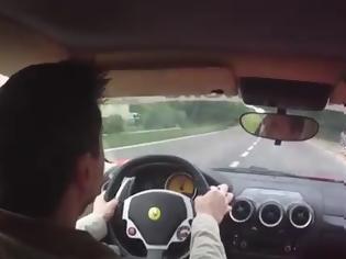Φωτογραφία για Απίστευτος! Δείτε πως απέφυγε την σύγκρουση ο οδηγός αυτής της F430 Ferrari...  [video]