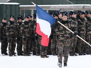 Φωτογραφία για Γαλλία: Ο Μακρόν κάνει υποχρεωτική τη στρατιωτική θητεία για άνδρες και γυναίκες