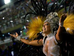 Φωτογραφία για Ξέφρενο πάρτι στο Ρίο - Δείτε τις πιο εντυπωσιακές φωτογραφίες