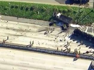 Φωτογραφία για Καλιφόρνια: Φορτηγό «έλιωσε» αυτοκίνητα και μηχανή - Πέντε νεκροί
