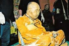 Η απίστευτη ιστορία του Βουδιστή μοναχού που πέθανε το 1927...