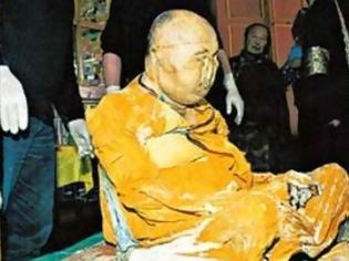 Φωτογραφία για Η απίστευτη ιστορία του Βουδιστή μοναχού που πέθανε το 1927...