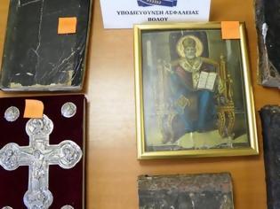 Φωτογραφία για Σοκ στο Βόλο: Ακόμα και λειψανοθήκες με λείψανα Αγίων στα χέρια 33χρονου – Συνελήφθη με αρχαία εκκλησιαστικά αντικείμενα