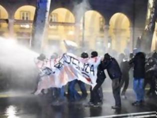 Φωτογραφία για Τορίνο: Συγκρούσεις της αστυνομίας με ακροαριστερούς διαδηλωτές