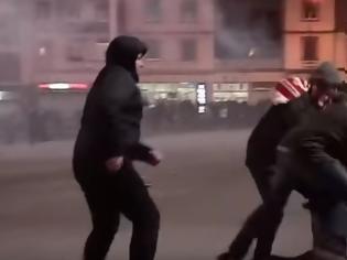 Φωτογραφία για Νεκρός αστυνομικός σε επεισόδια με χούλιγκαν της Σπαρτάκ Μόσχας [video]
