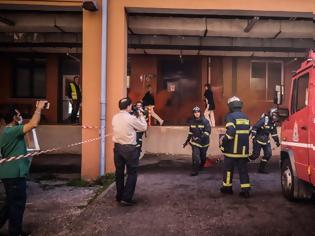 Φωτογραφία για Άσκηση ετοιμότητας στο «Αττικόν»: Πυροσβέστες και αντίσκηνα στο προαύλιο του νοσοκομείου