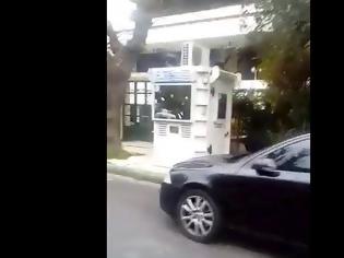 Φωτογραφία για Βίντεο από την παρέμβαση των Αναρχικών στην κατοικία του Λουκά Παπαδήμου