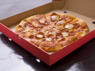 Φωτογραφία για Γιατί οι πίτσες αν και είναι στρογγυλές, μπαίνουν σε τετράγωνα κουτιά;