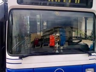 Φωτογραφία για Πάτρα: Μπαράζ επιθέσεων με λεμόνια κατά λεωφορείων του Αστικού ΚΤΕΛ - Λαχτάρησαν οι επιβάτες