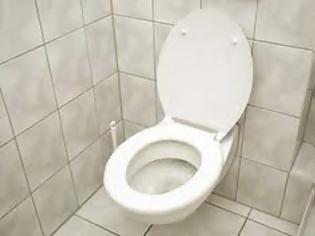 Φωτογραφία για Μετά από αυτό το βίντεο δεν θα ξαναφήσετε το καπάκι της τουαλέτας ανοικτό...