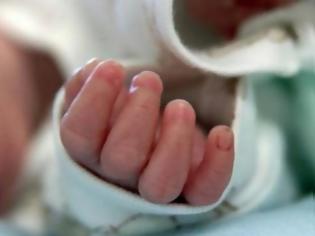 Φωτογραφία για Απόλυτη φρίκη: Το νεκρό μωρό είχε στραγγαλιστεί - Σοκάρει η ιατροδικαστική έκθεση