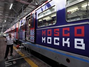 Φωτογραφία για Ειδικές κονκάρδες για τις εγκύους στο μετρό της Μόσχας για να τους παραχωρούν θέση