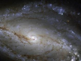 Φωτογραφία για NGC 613 in Dust, Stars, and a Supernova