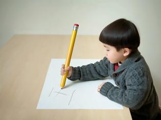Φωτογραφία για Τα παιδιά σήμερα δεν μπορούν να κρατήσουν σωστά τα μολύβια.