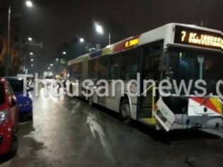 Φωτογραφία για Σφοδρή σύγκρουση λεωφορείου με Ι.Χ. στο κέντρο της Θεσσαλονίκης - Μία γυναίκα τραυματίας