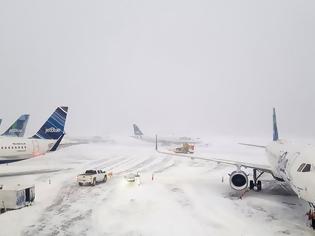 Φωτογραφία για ΗΠΑ: Έκλεισε το αεροδρόμιο JFK λόγω της σφοδρής χιονοθύελλας