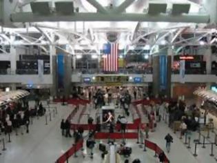 Φωτογραφία για Έκλεισε το αεροδρόμιο JFK λόγω της σφοδρής χιονοθύελλας που πλήττει τις ανατολικές ΗΠΑ