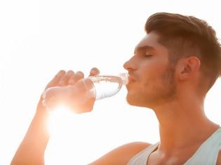 Φωτογραφία για Τι παθαίνεις όταν πίνεις υπερβολικά πολύ νερό;