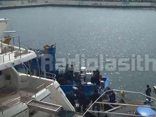 Φωτογραφία για Μεγάλη επιχείρηση Λιμενικού: Εντοπίστηκε 1,3 τόνος κάνναβης σε αλιευτικό (βίντεο)