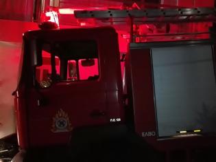 Φωτογραφία για Φορτηγό τυλίχθηκε στις φλόγες στην Εθνικό οδό Λάρισας - Τρικάλων
